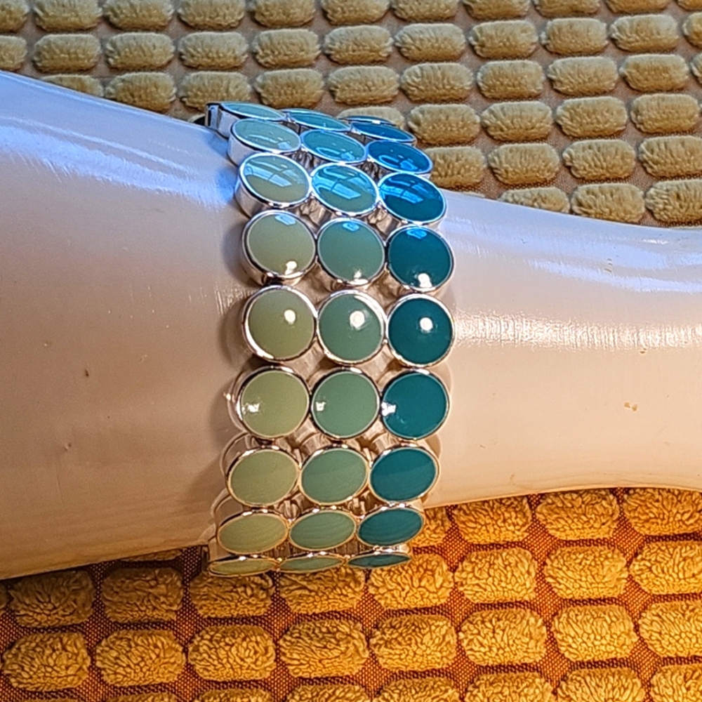 Faux Turquoise Sea Green Strech Bracelet Silver Tone Summer Accessory.